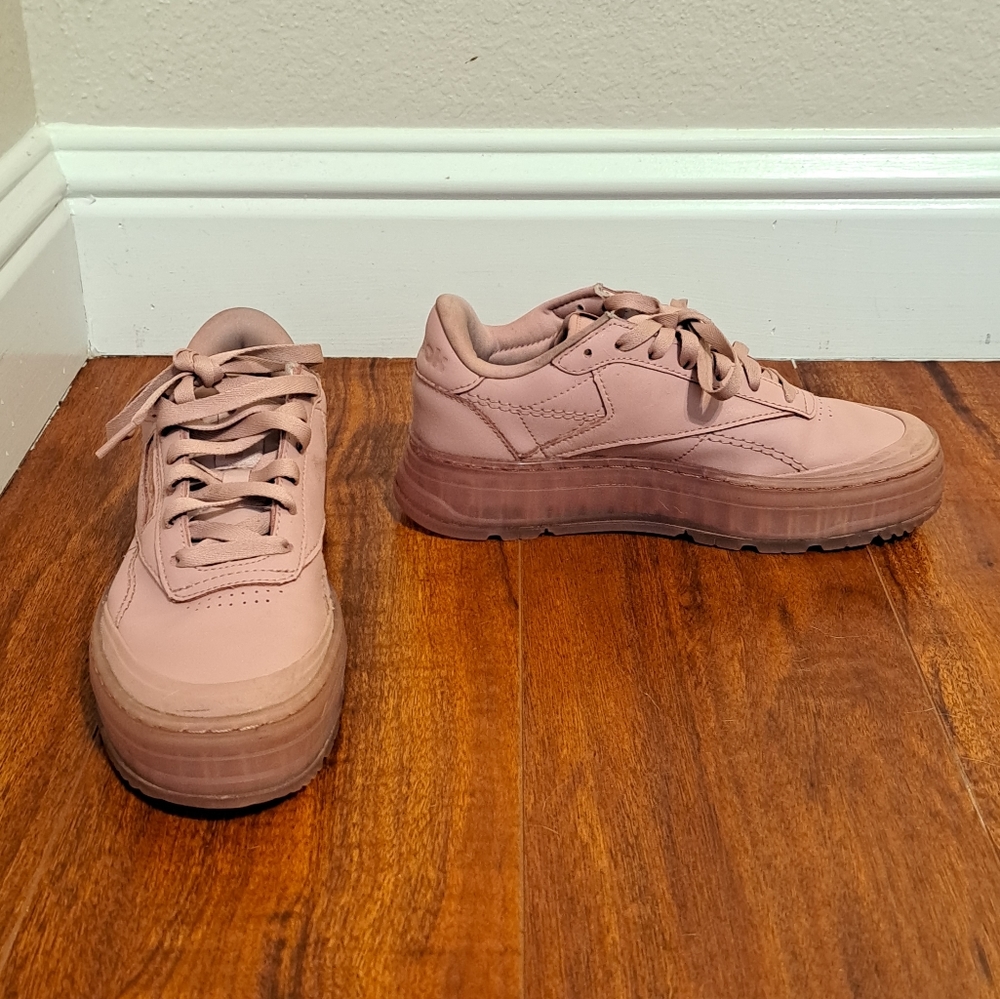 Pink Reebok shoes - Picture 2 of 2